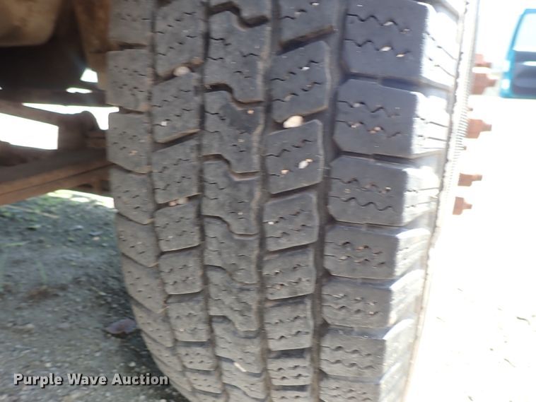 image for item DE0919 1990 Ford F450 Super Duty dump truck