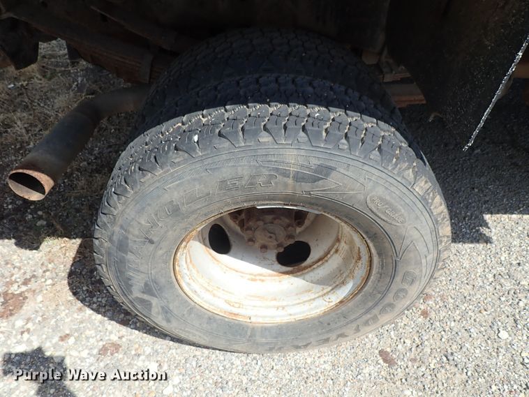 image for item DE0919 1990 Ford F450 Super Duty dump truck