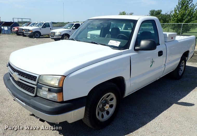 image for item DE0920 2006 Chevrolet Silverado 1500 pickup truck