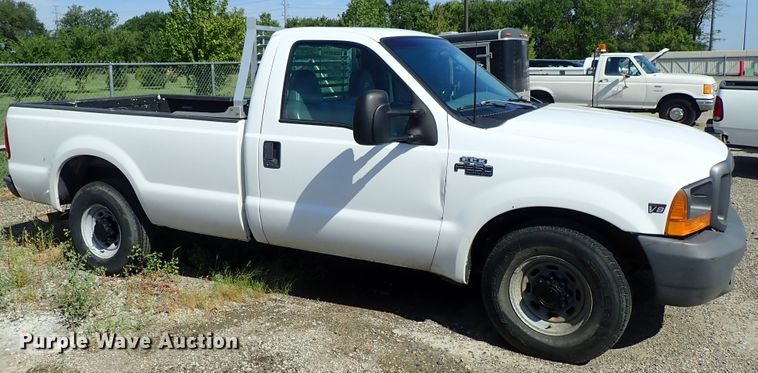 image for item DE0925 1999 Ford F250 Super Duty pickup truck