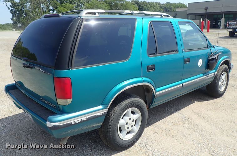 image for item DE0929 1996 Chevrolet Blazer LS SUV