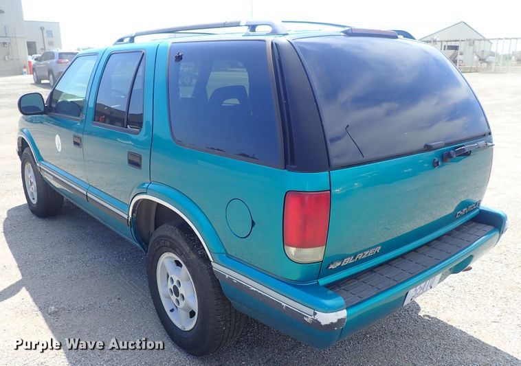 image for item DE0929 1996 Chevrolet Blazer LS SUV