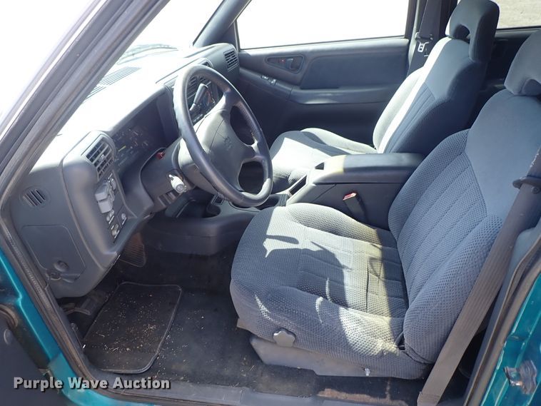 image for item DE0929 1996 Chevrolet Blazer LS SUV