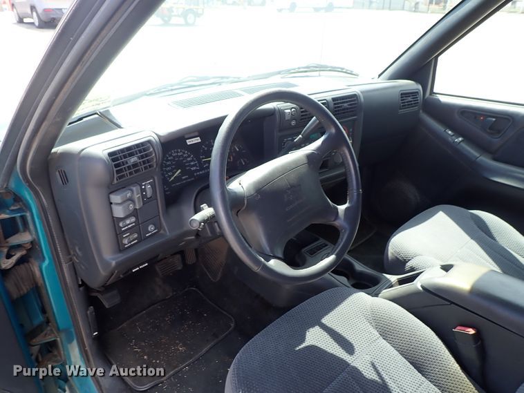 image for item DE0929 1996 Chevrolet Blazer LS SUV