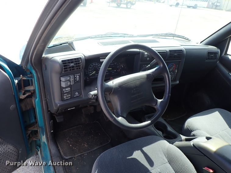 image for item DE0929 1996 Chevrolet Blazer LS SUV