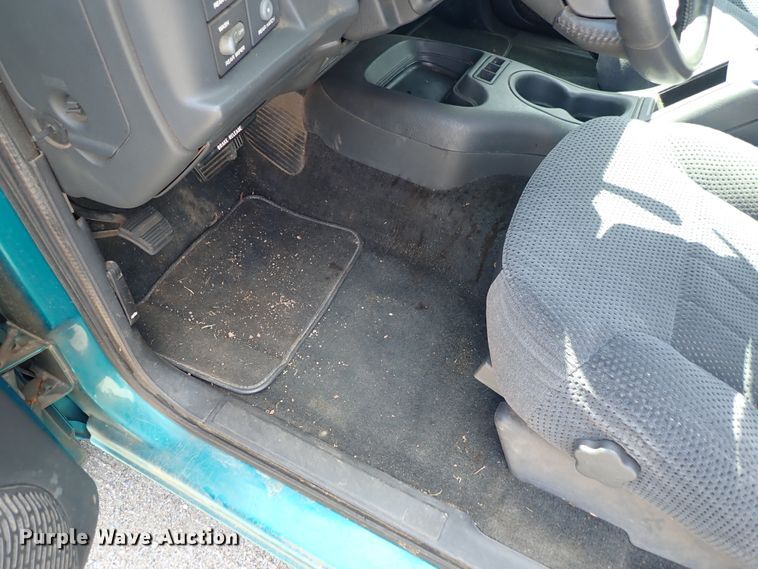 image for item DE0929 1996 Chevrolet Blazer LS SUV