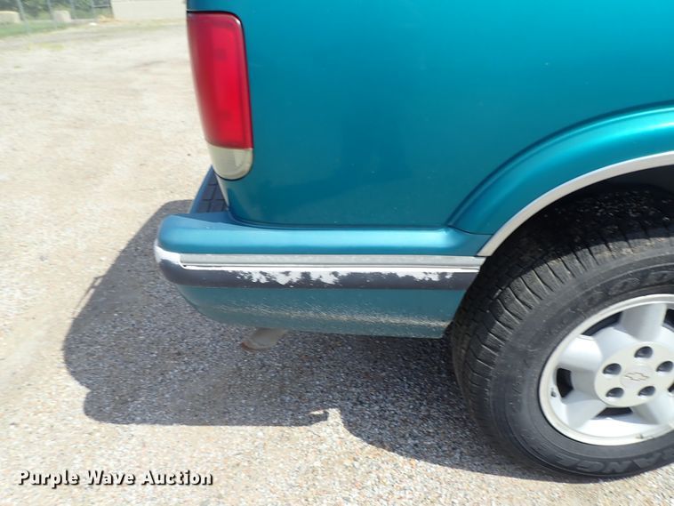 image for item DE0929 1996 Chevrolet Blazer LS SUV