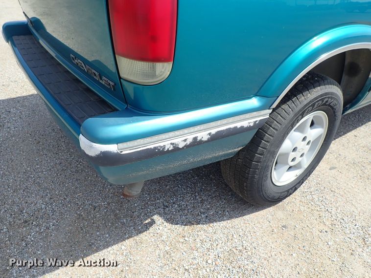 image for item DE0929 1996 Chevrolet Blazer LS SUV