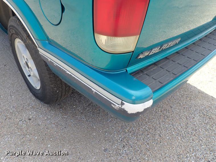 image for item DE0929 1996 Chevrolet Blazer LS SUV
