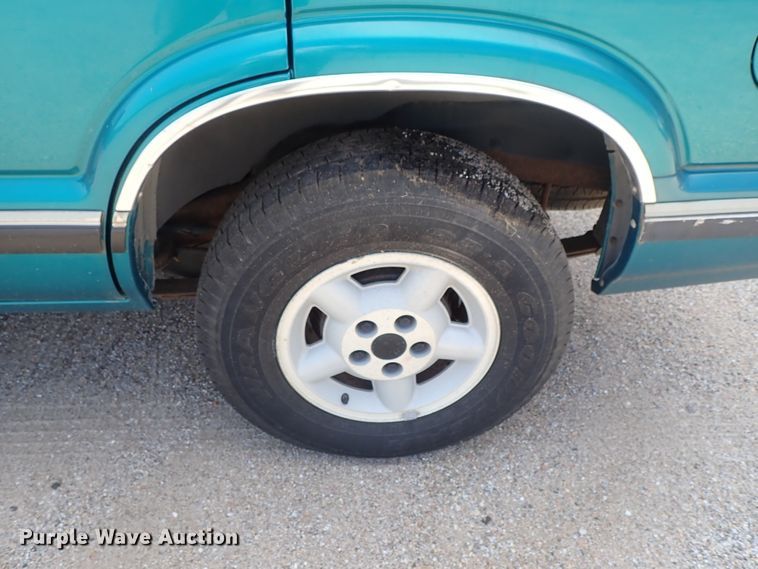 image for item DE0929 1996 Chevrolet Blazer LS SUV