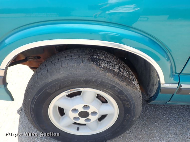 image for item DE0929 1996 Chevrolet Blazer LS SUV