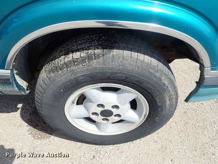 image for item DE0929 1996 Chevrolet Blazer LS SUV