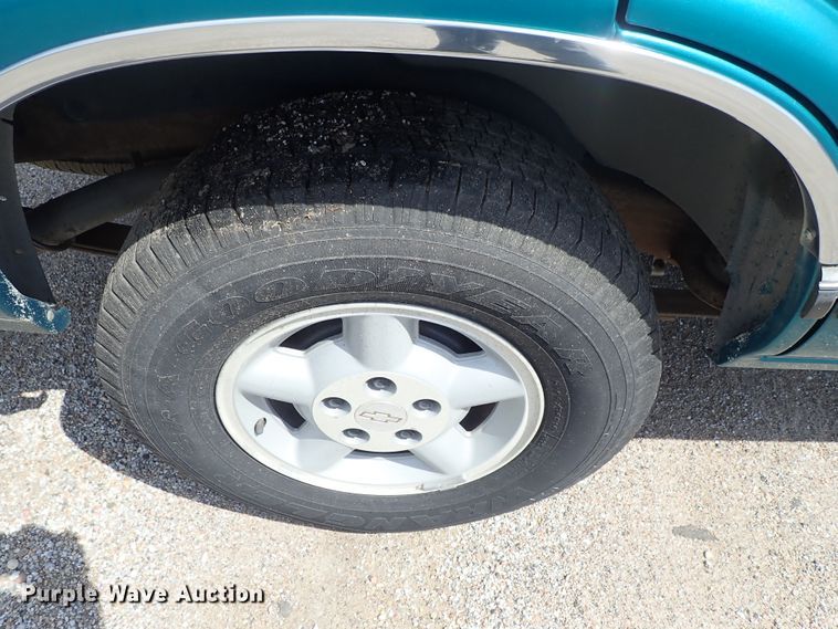 image for item DE0929 1996 Chevrolet Blazer LS SUV