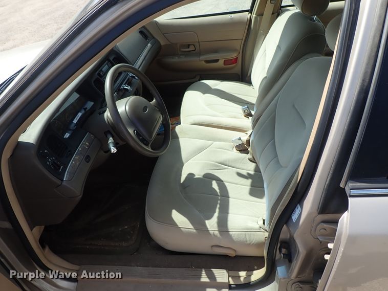 image for item DE0930 1998 Ford Crown Victoria