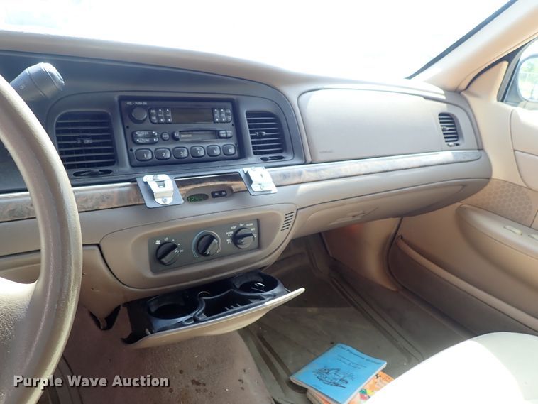 image for item DE0930 1998 Ford Crown Victoria