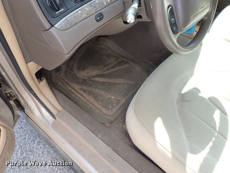 image for item DE0930 1998 Ford Crown Victoria