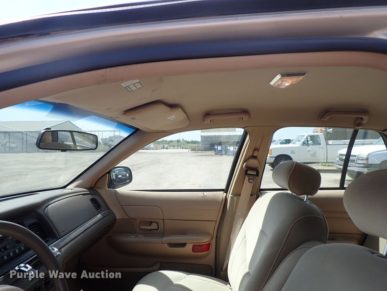 image for item DE0930 1998 Ford Crown Victoria