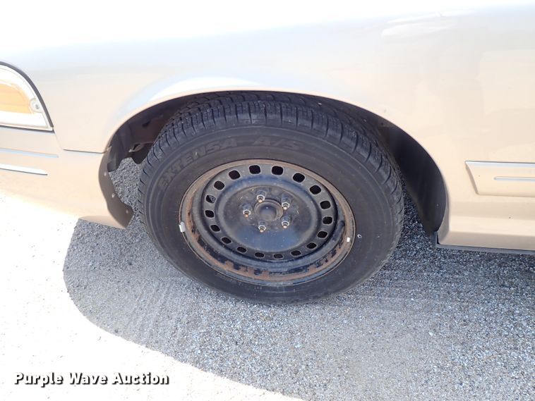 image for item DE0930 1998 Ford Crown Victoria