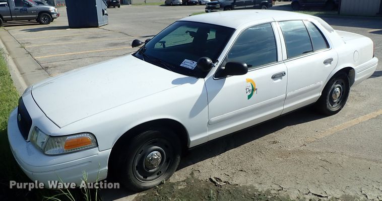 image for item DE5582 2003 Ford Crown Victoria Police Interceptor