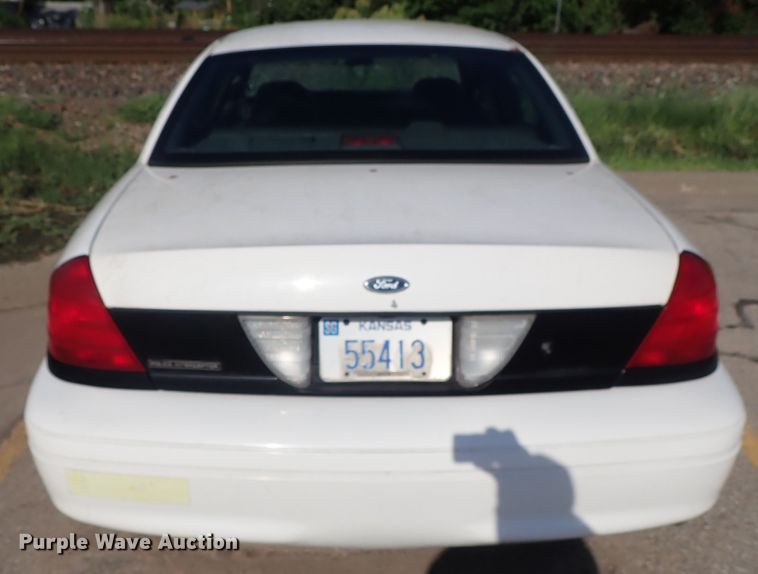 image for item DE5582 2003 Ford Crown Victoria Police Interceptor