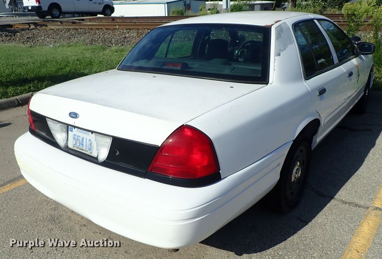 image for item DE5582 2003 Ford Crown Victoria Police Interceptor