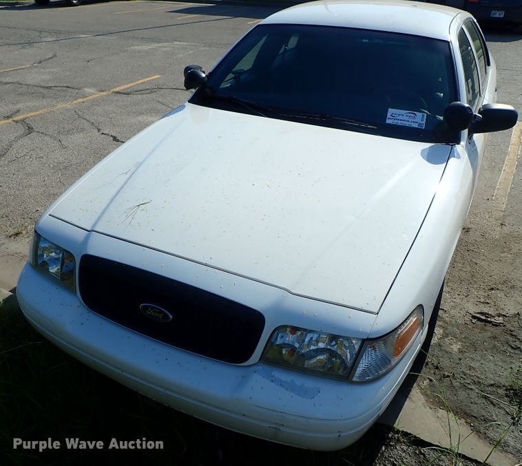 image for item DE5582 2003 Ford Crown Victoria Police Interceptor