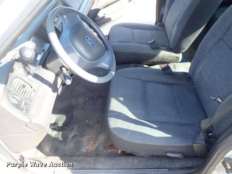 image for item DE5582 2003 Ford Crown Victoria Police Interceptor