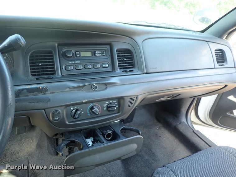 image for item DE5582 2003 Ford Crown Victoria Police Interceptor
