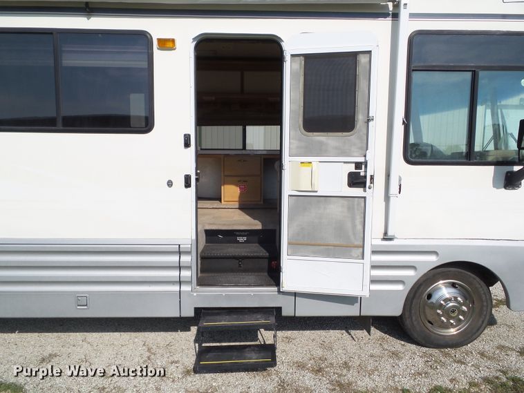 image for item DF0803 1999 Winnebago Chieftain 36WL RV