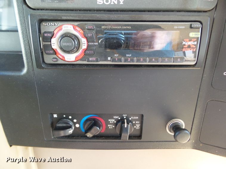 image for item DF0803 1999 Winnebago Chieftain 36WL RV