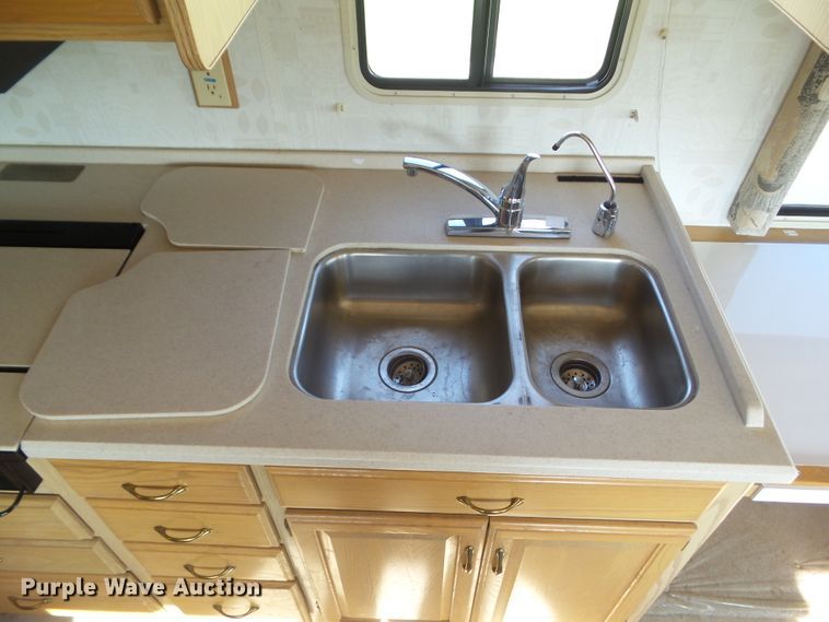 image for item DF0803 1999 Winnebago Chieftain 36WL RV