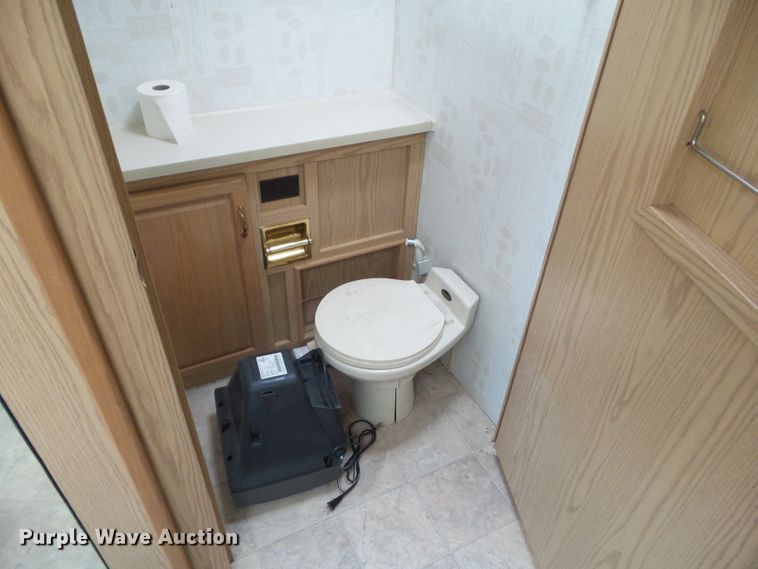 image for item DF0803 1999 Winnebago Chieftain 36WL RV