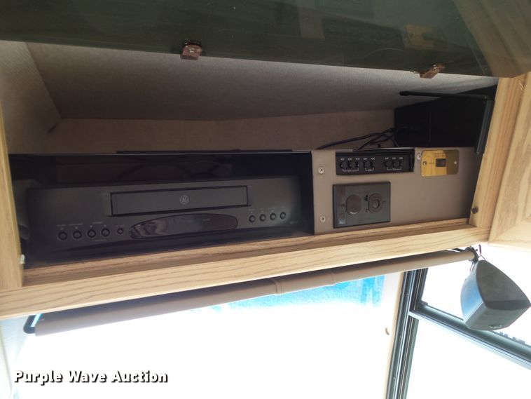 image for item DF0803 1999 Winnebago Chieftain 36WL RV