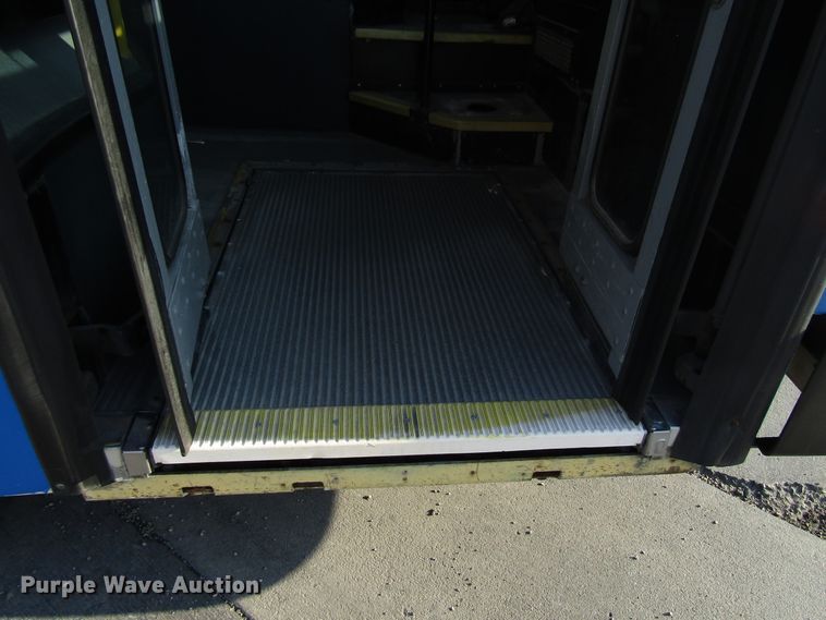 image for item DG8174 2007 Gillig G29E102R2 shuttle bus