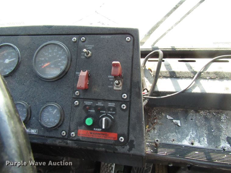 image for item DG8174 2007 Gillig G29E102R2 shuttle bus