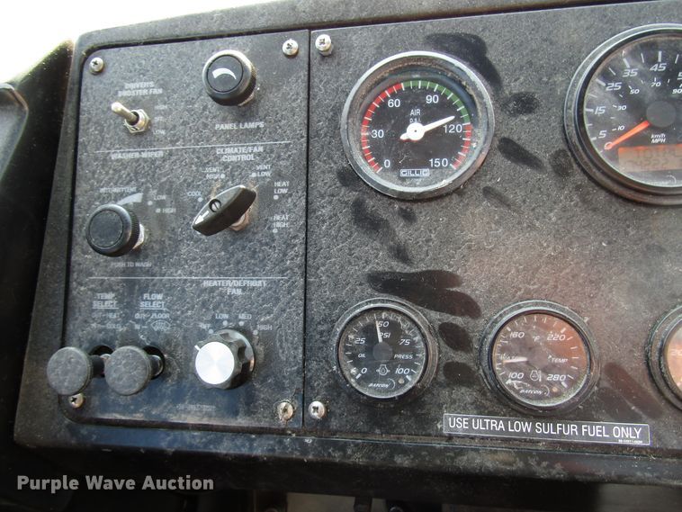 image for item DG8174 2007 Gillig G29E102R2 shuttle bus