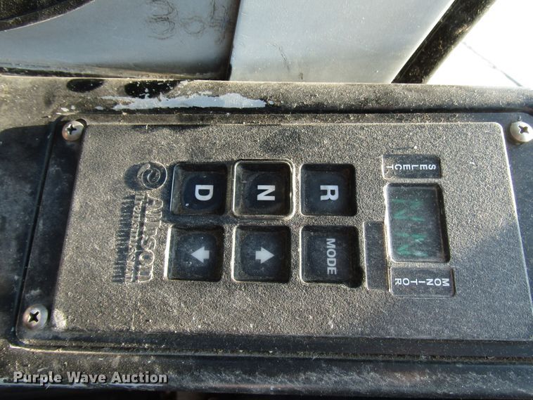 image for item DG8174 2007 Gillig G29E102R2 shuttle bus