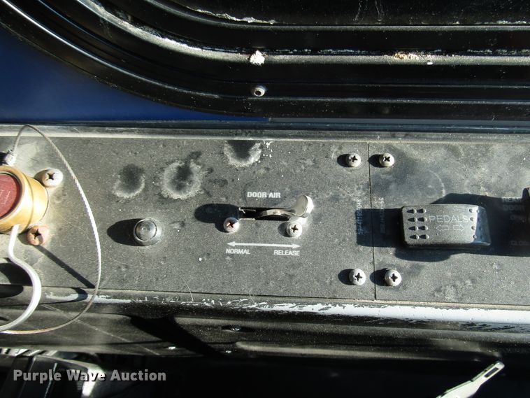 image for item DG8174 2007 Gillig G29E102R2 shuttle bus