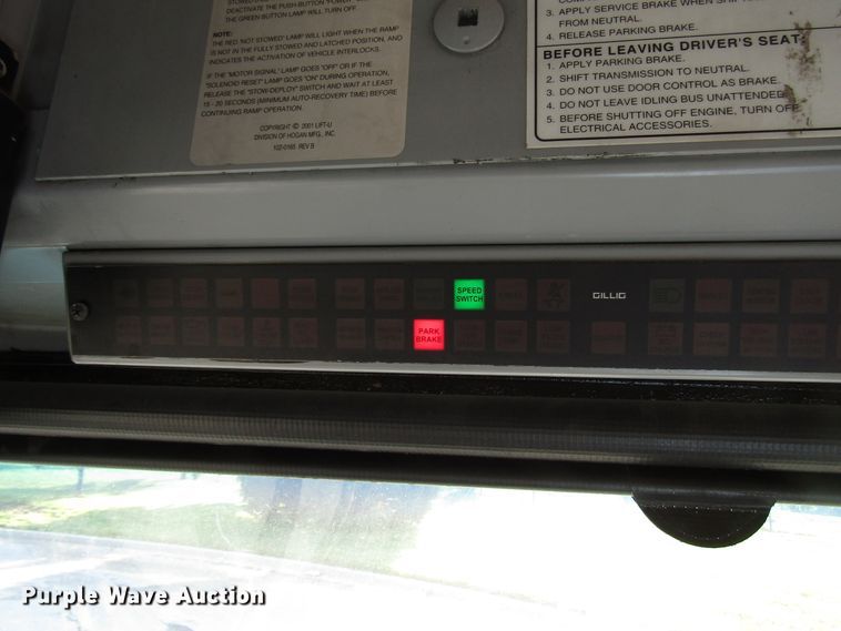 image for item DG8174 2007 Gillig G29E102R2 shuttle bus