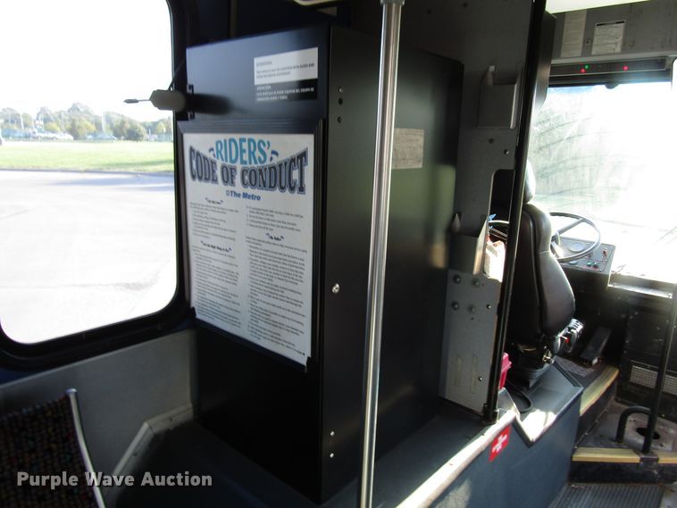 image for item DG8174 2007 Gillig G29E102R2 shuttle bus