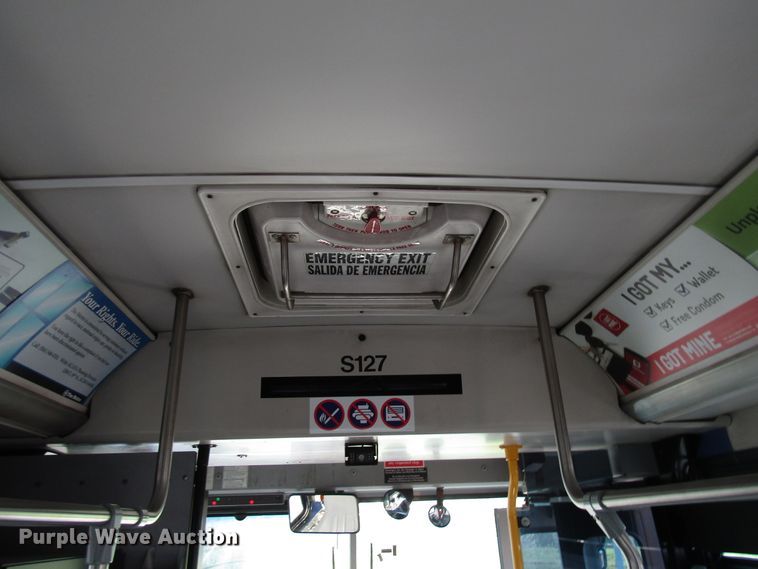 image for item DG8174 2007 Gillig G29E102R2 shuttle bus