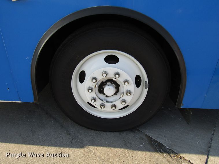 image for item DG8174 2007 Gillig G29E102R2 shuttle bus