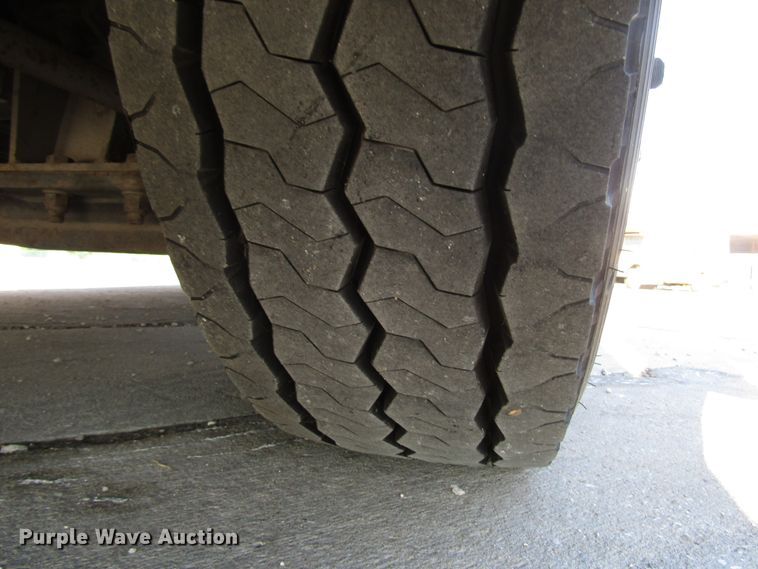 image for item DG8174 2007 Gillig G29E102R2 shuttle bus