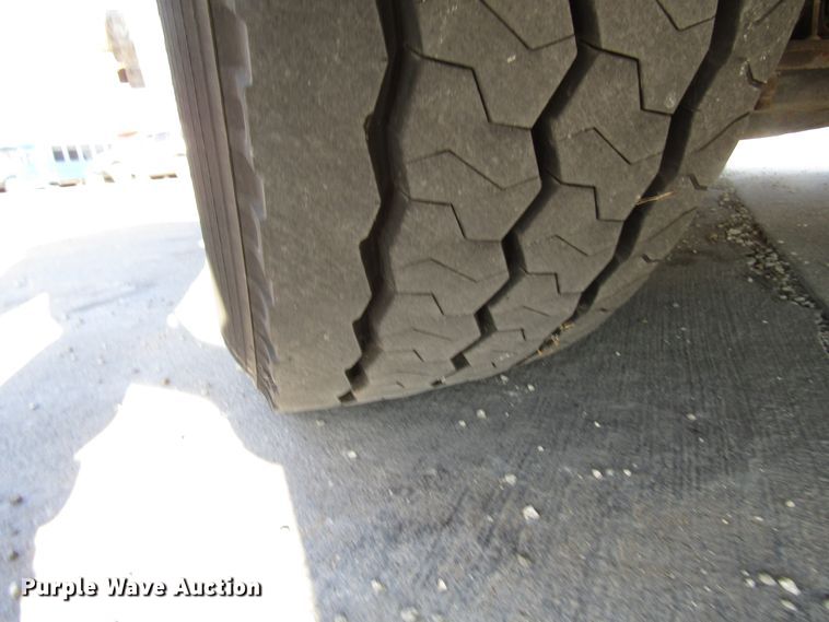 image for item DG8174 2007 Gillig G29E102R2 shuttle bus