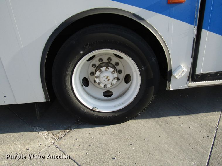 image for item DG8174 2007 Gillig G29E102R2 shuttle bus