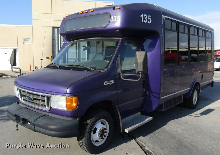 image for item DG8175 2007 Ford E450 shuttle bus