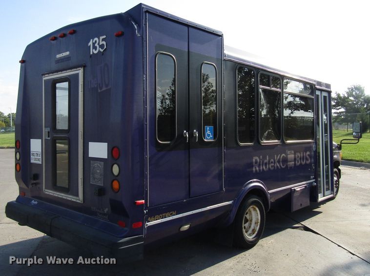 image for item DG8175 2007 Ford E450 shuttle bus