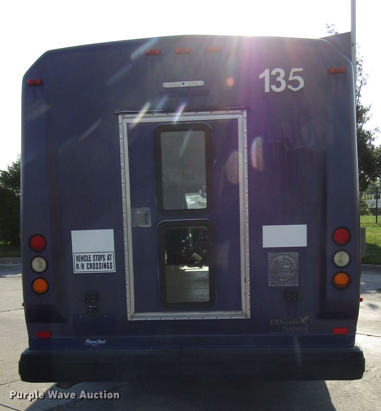 image for item DG8175 2007 Ford E450 shuttle bus