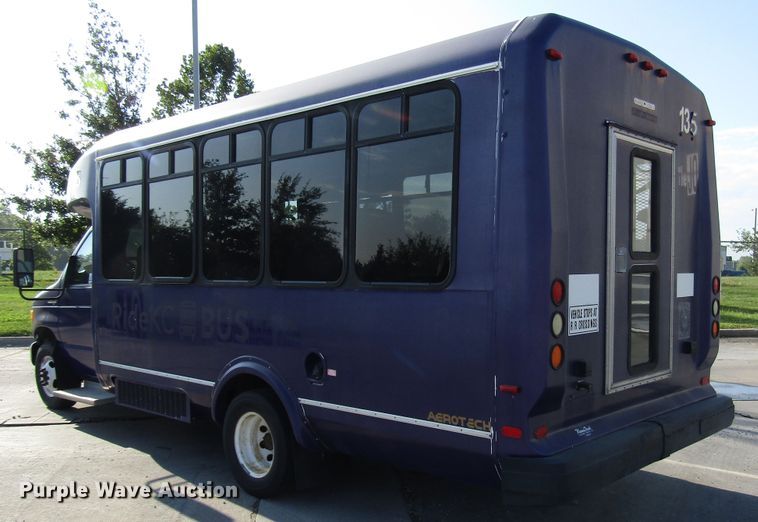 image for item DG8175 2007 Ford E450 shuttle bus