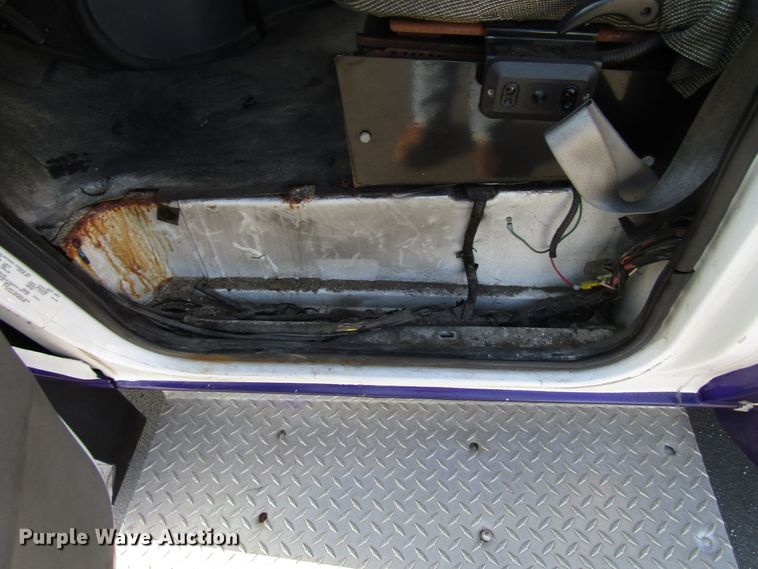 image for item DG8175 2007 Ford E450 shuttle bus